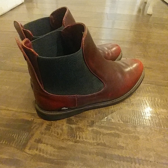 Lacoste Red Leather Ankle boots Women's size 7.5 - Picture 2 of 8
